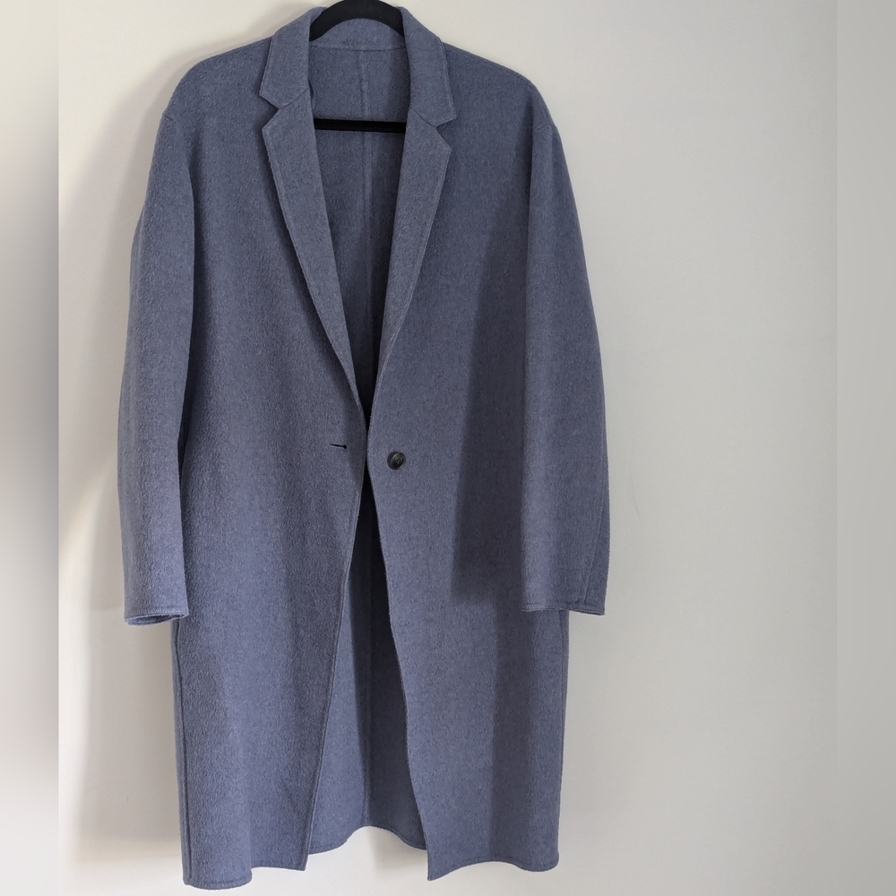 Blue Trench Coat with Notched Lapels and Streamlined Silhouette